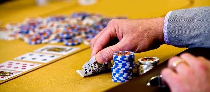 Ghi nhớ ngay những thuật ngữ poker về cách chơi bài